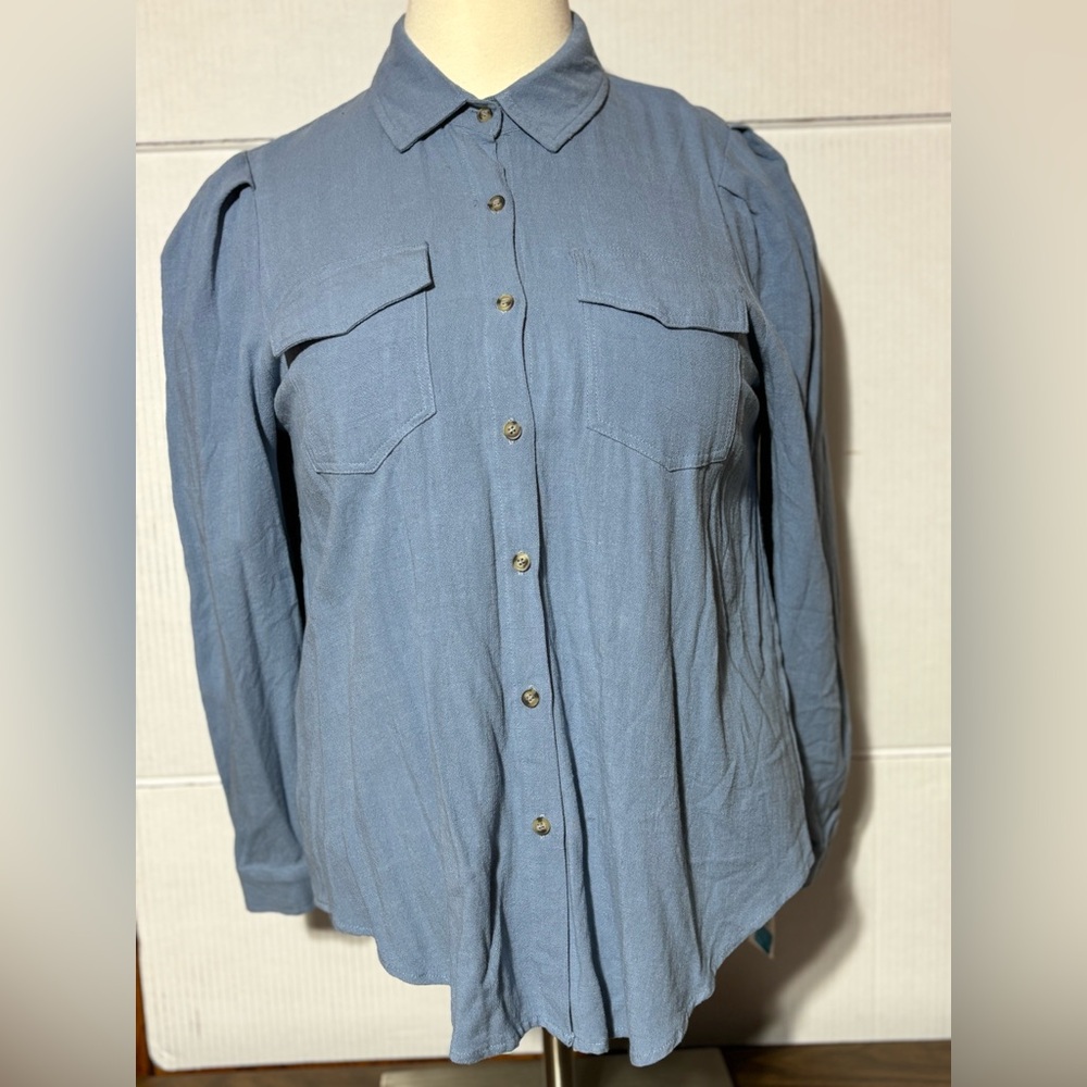 NWT Grace + Karma 1X long sleeve button ft blouse in blue. 70% viscose 30% linen